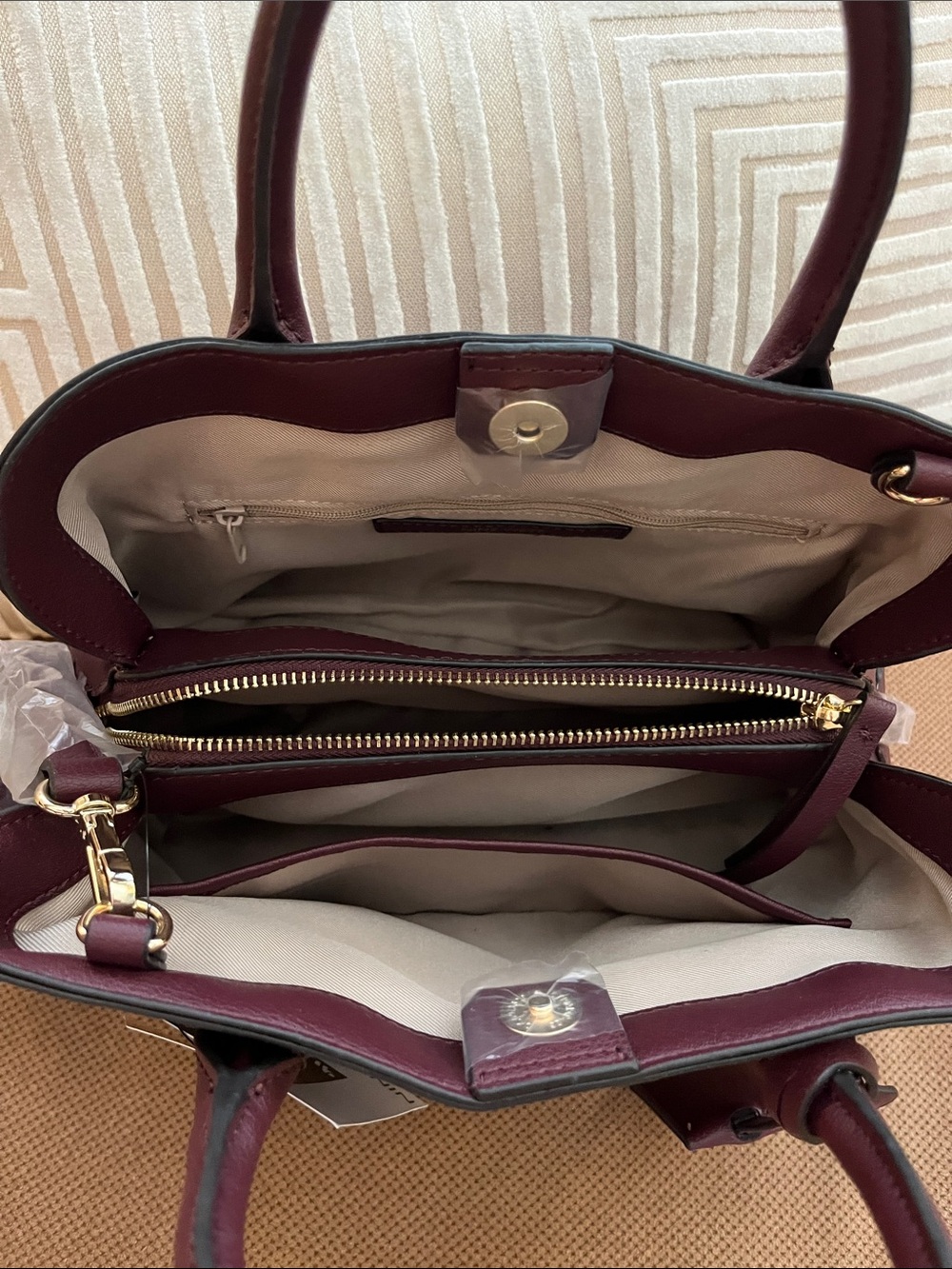 New Burgundy/wine Structured purse Satchel w/Gold Hardware - Picture 3 of 5